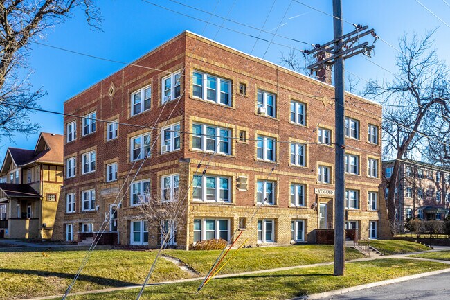 Yocum Apartments in Des Moines, IA - Foto de edificio - Building Photo