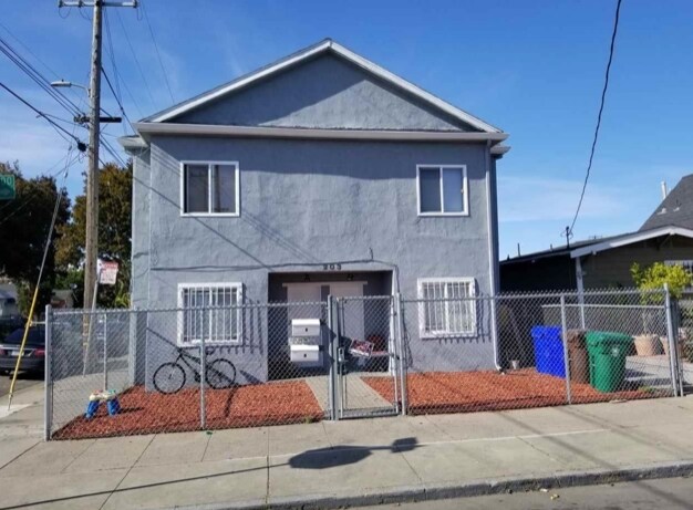 203 Bissell Ave in Richmond, CA - Foto de edificio