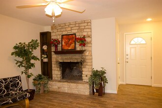 4605 Button Bend Rd in Austin, TX - Building Photo - Building Photo