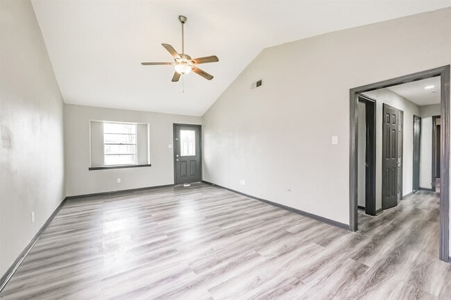 2718 Summertime Dr in Houston, TX - Foto de edificio - Building Photo