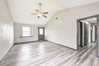 2718 Summertime Dr in Houston, TX - Building Photo - Building Photo