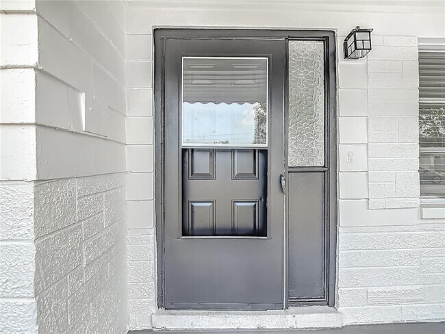 3648 Bedford St in New Port Richey, FL - Building Photo - Building Photo