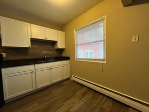 594 Lawson Ave West in St. Paul, MN - Building Photo - Interior Photo