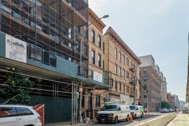 132 West St in Brooklyn, NY - Foto de edificio - Building Photo