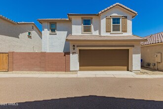 14236 W Buckskin Trl in Surprise, AZ - Building Photo - Building Photo