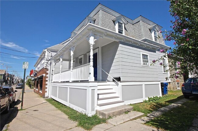 700 Thames St in Newport, RI - Foto de edificio - Building Photo
