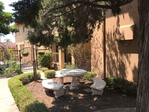 4544 El Cerrito Dr in San Diego, CA - Foto de edificio - Building Photo