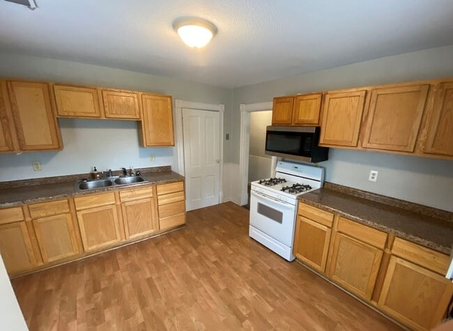 property at 104 8th St NW