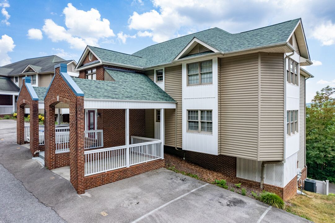 The Gables in Kingsport, TN - Building Photo