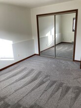 Immaculate Updated 2 Bedroom in Rockford, IL - Building Photo - Building Photo