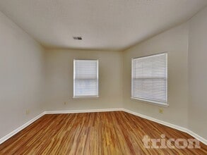 12115 Mockernut Ct in Indianapolis, IN - Foto de edificio - Building Photo