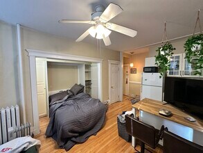 65 Burbank St, Unit 12 in Boston, MA - Foto de edificio - Building Photo