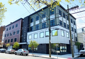 195 Ave E, Unit E-301 in Bayonne, NJ - Building Photo