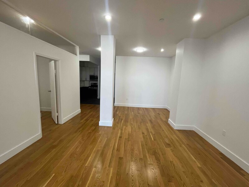 9002 Queens Blvd in Queens, NY - Building Photo