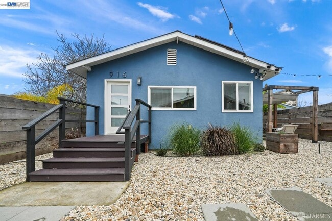 property at 916 44th St