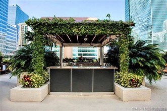 185 SE 14th Terrace-Unit -802 in Miami, FL - Building Photo - Building Photo