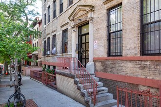 4820 4th Ave in Brooklyn, NY - Foto de edificio - Building Photo