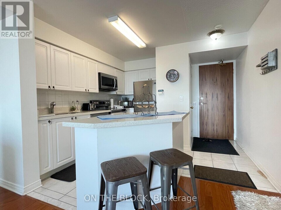 23-723 Oneida Crescent in Richmond Hill, ON - Building Photo