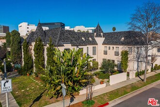 152 S Roxbury Dr in Beverly Hills, CA - Building Photo - Building Photo