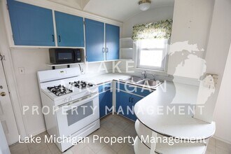 956 Hovey St SW in Grand Rapids, MI - Building Photo - Building Photo
