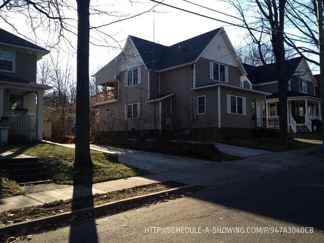 339 W Crescent St-Unit -1 in Marquette, MI - Building Photo - Building Photo