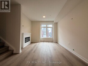 11 Agnes Ln in Richmond Hill, ON - Building Photo - Building Photo