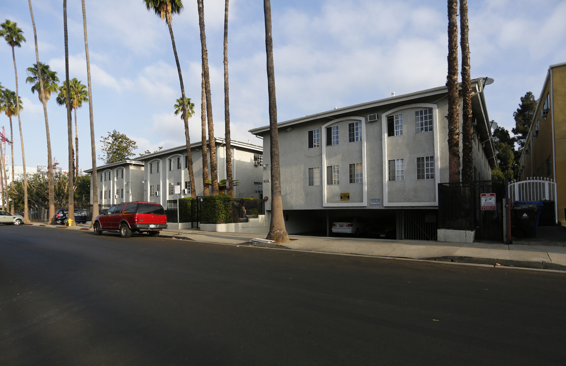 The Carlton Apartments in Hollywood, CA - Building Photo