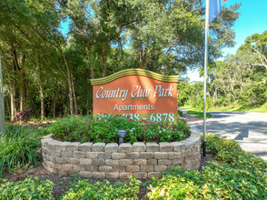 Country Club in DeLand, FL - Foto de edificio - Building Photo