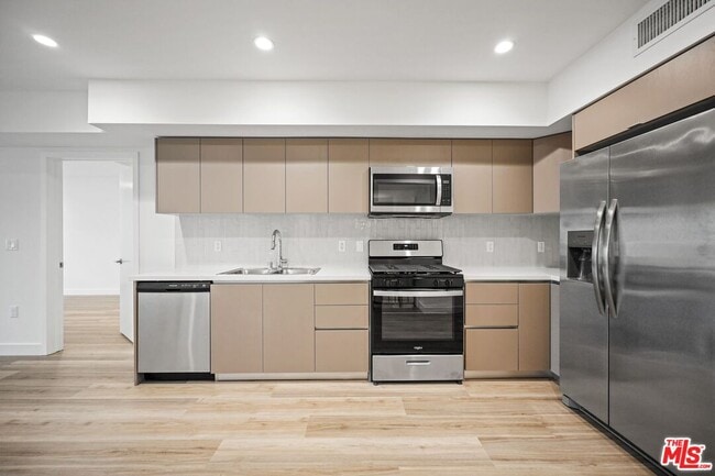 10405 Louisiana Ave in Los Angeles, CA - Building Photo - Building Photo