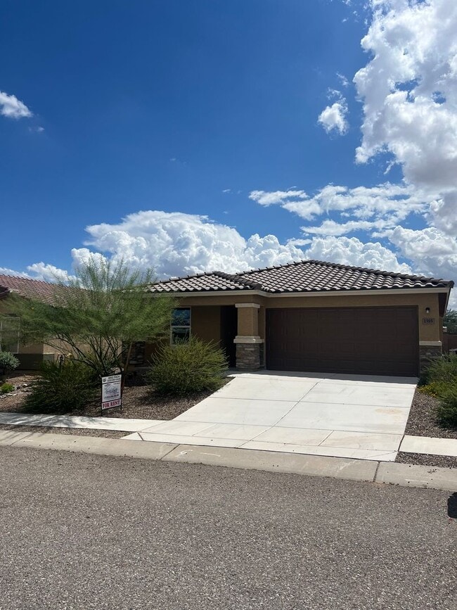 property at 1595 Cottonwood Bluffs Dr