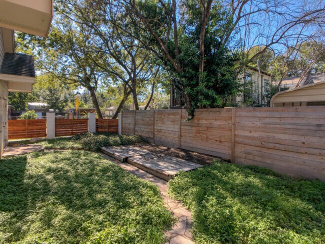 5100 Avenue H in Austin, TX - Foto de edificio - Building Photo