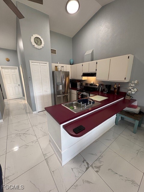 property at 1939 Santa Barbara Blvd