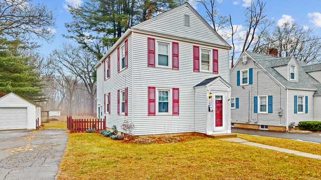 105 Maple St in East Hartford, CT - Building Photo - Building Photo