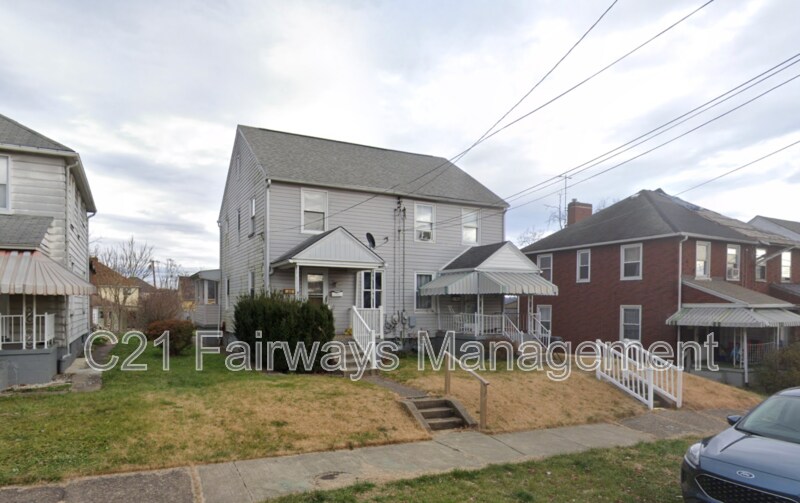 920 Vankirk St in Clairton, PA - Building Photo