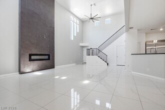 7285 Winding Creek Dr in Las Vegas, NV - Building Photo - Building Photo