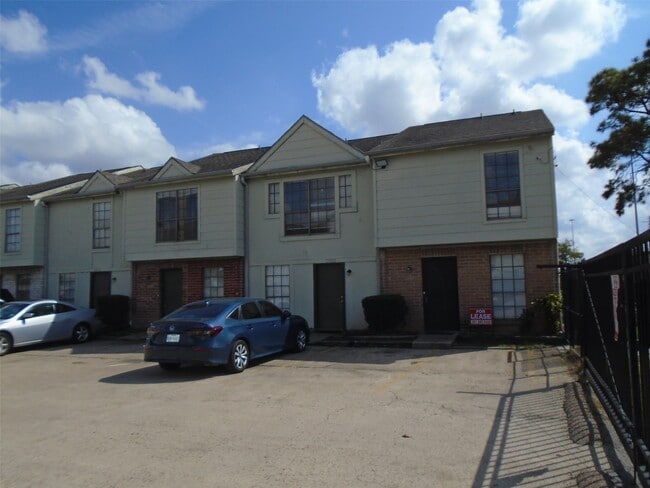 12651 Windsor Village Dr in Houston, TX - Building Photo - Building Photo