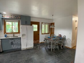 10130 Fremont Ave S in Minneapolis, MN - Building Photo - Building Photo