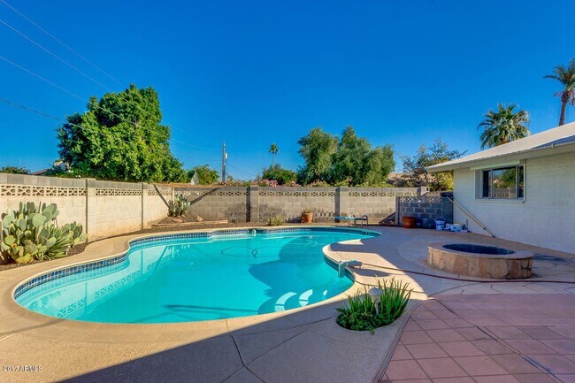 property at 1112 E Balboa Dr