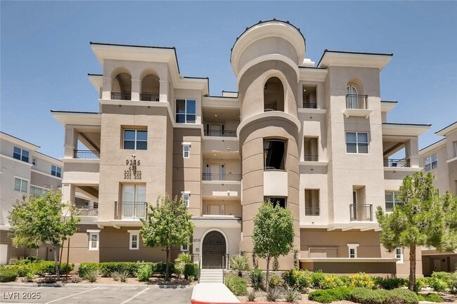 9216 Tesoras Dr, Unit 202 in Las Vegas, NV - Building Photo - Building Photo