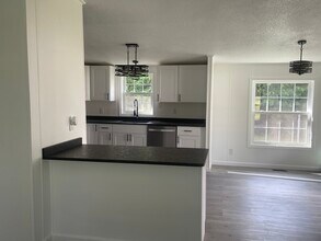 1371 Reed Rd in La Crosse, VA - Building Photo - Building Photo