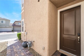 5827 Amber Mesa St in Las Vegas, NV - Building Photo - Building Photo