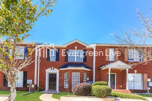 5893 Strathmoor Manor Cir in Lithonia, GA - Building Photo