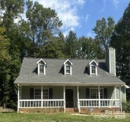 6414 Rockshire Dr in Charlotte, NC - Building Photo
