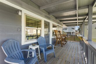 14103 Duncan Way in Galveston, TX - Foto de edificio - Building Photo