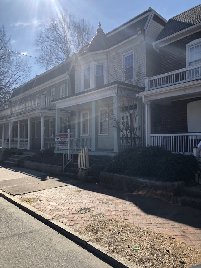 2205 W Cary St, Unit Lower floor in Richmond, VA - Foto de edificio - Building Photo