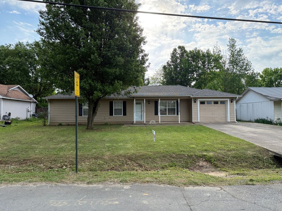 303 N Polk St in Cabot, AR - Building Photo