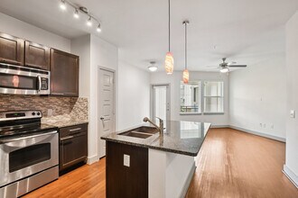 Flats on Tanglewilde in Houston, TX - Foto de edificio - Building Photo