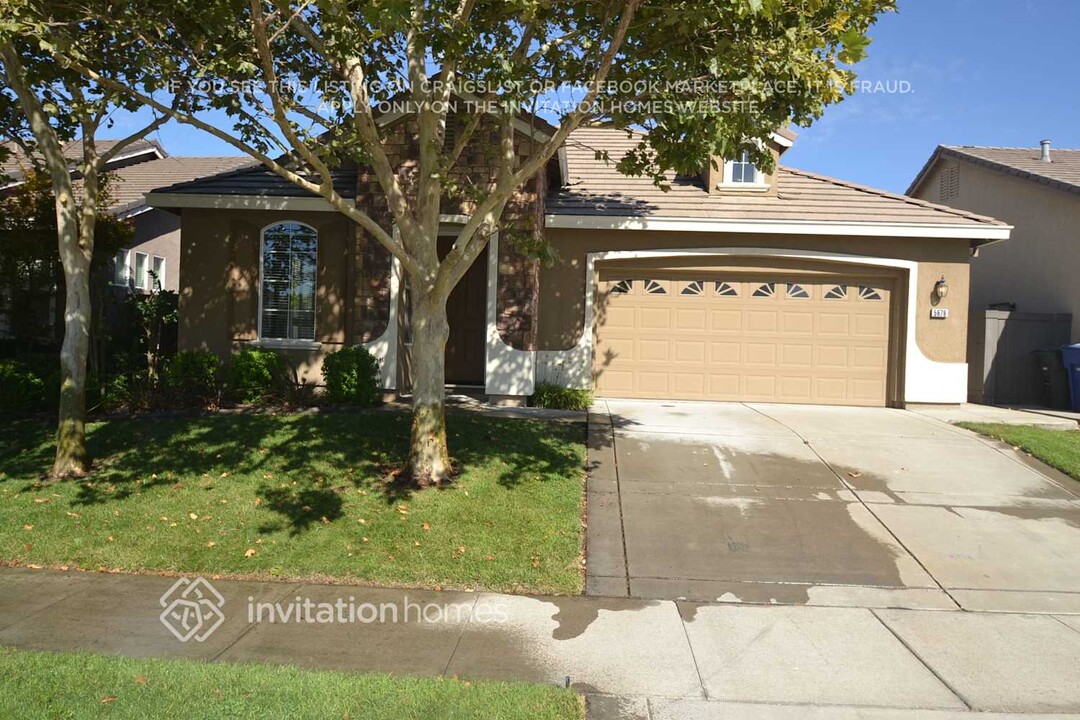 5676 Bridgecross Dr in Sacramento, CA - Building Photo