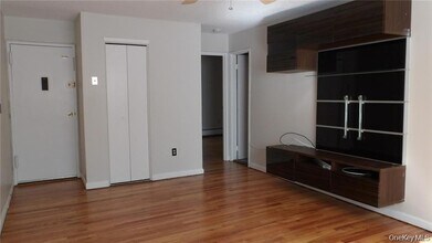 502 Barclay Manor, Unit 5B in Newburgh, NY - Building Photo - Building Photo
