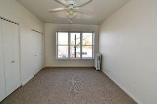 3925 W Irving Park Rd, Unit J03P in Chicago, IL - Building Photo